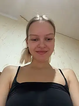 Snapshot of AshleyMur chatting on 07-17-26, 04:52 AshleyMur online show from 07-17-26, 04:52