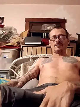 Snapshot of THUROBREED83 chatting on 09-22-25, 05:53 THUROBREED83 online show from 09-22-25, 05:53