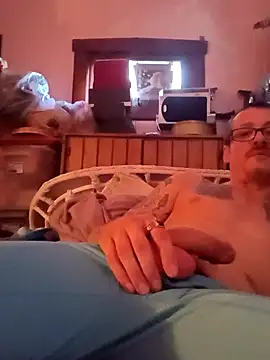 Snapshot of THUROBREED83 chatting on 09-28-25, 08:58 THUROBREED83 online show from 09-28-25, 08:58