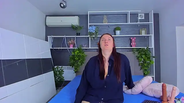 StephieRousee online show from 05-22-26, 05:36