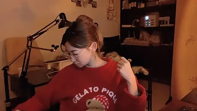 Snapshot of Xiaojuzi- chatting on 04-08-26, 01:22 Xiaojuzi- online show from 04-08-26, 01:22