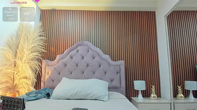 Violett hott  online show from 03-26-26, 12:44