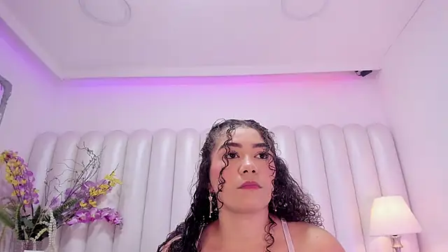 Snapshot of CamilaCastillo chatting on 06-10-26, 07:46 CamilaCastillo online show from 06-10-26, 07:46