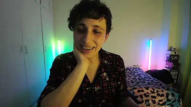 HoneyValentine online show from 05-17-26, 09:33