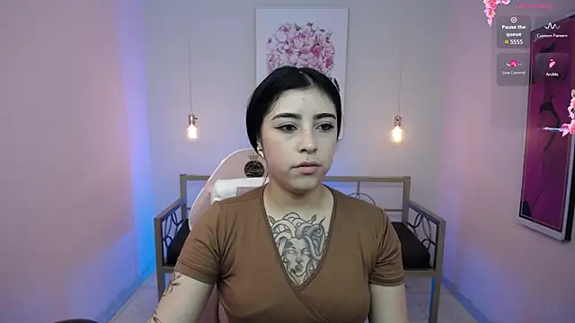 Snapshot of Adri_gomez_x chatting on 06-14-26, 12:29 Adri gomez x online show from 06-14-26, 12:29