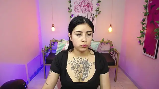 Snapshot of Adri_gomez_x chatting on 06-27-26, 12:22 Adri gomez x online show from 06-27-26, 12:22