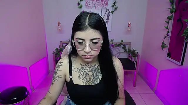 Snapshot of Adri_gomez_x chatting on 07-13-26, 12:19 Adri gomez x online show from 07-13-26, 12:19