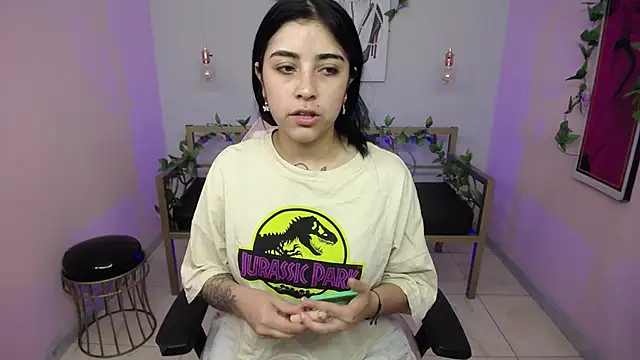 Snapshot of Adri_gomez_x chatting on 07-18-26, 12:53 Adri gomez x online show from 07-18-26, 12:53