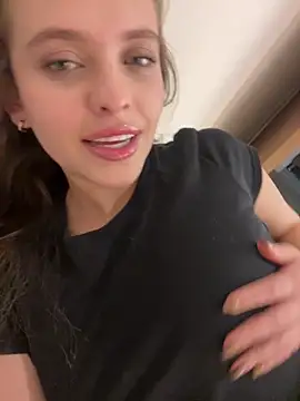 Snapshot of MARiana2619 chatting on 02-20-26, 05:04 MARiana2619 online show from 02-20-26, 05:04