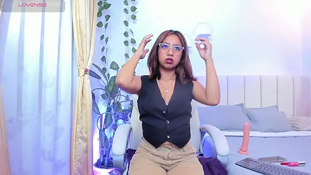 emily7  online show from 04-10-26, 08:46