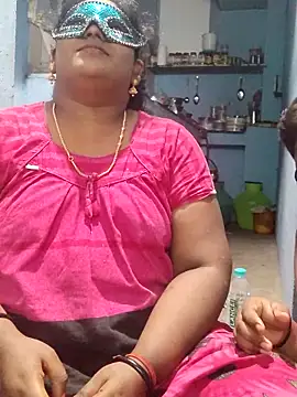 Snapshot of divyasree1431 chatting on 03-18-26, 04:43 divyasree1431 online show from 03-18-26, 04:43