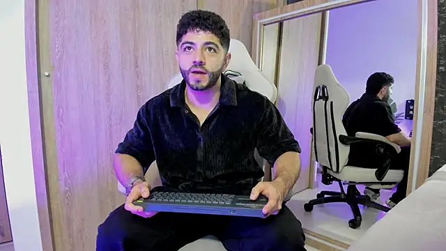 Snapshot of Thiago_moretti chatting on 07-12-26, 01:18 Thiago moretti online show from 07-12-26, 01:18