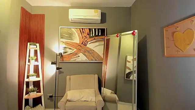 ailann  online show from 03-25-26, 07:42