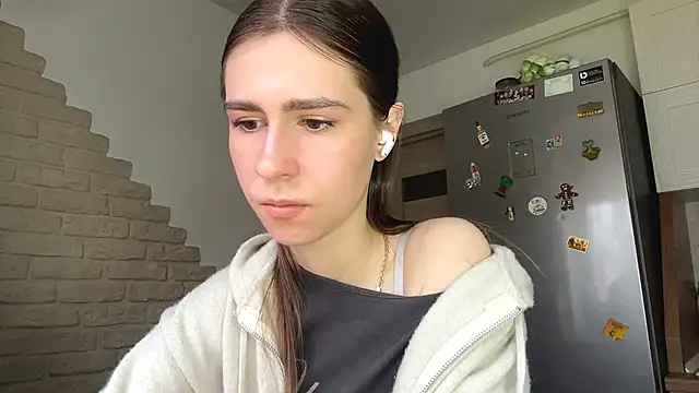 ElsieKuhlmann online show from 04-11-26, 05:12