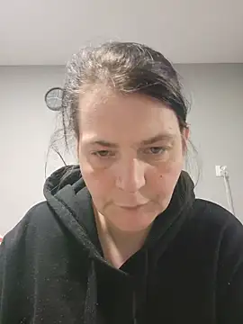 Snapshot of roksa2026 chatting on 06-09-26, 01:45 roksa2026 online show from 06-09-26, 01:45