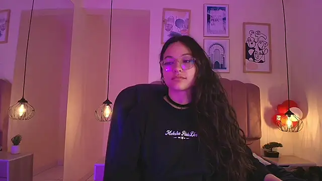 Hanabie  online show from 04-17-26, 03:20