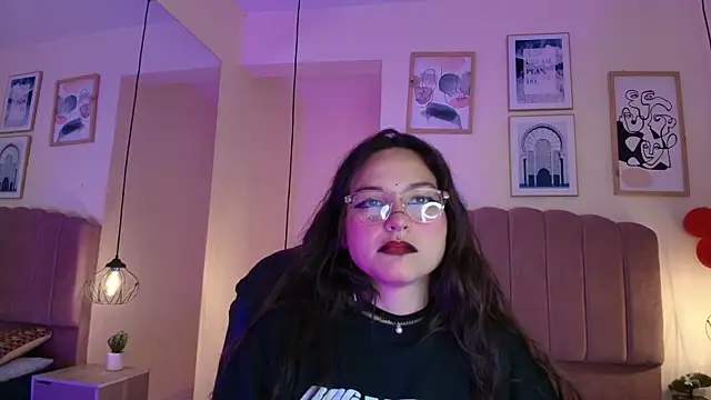 Hanabie  online show from 04-22-26, 03:20