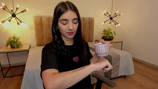 Abriil cutee online show from 03-19-26, 11:03