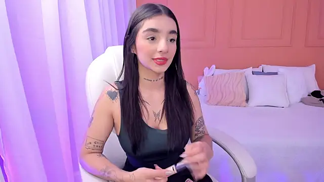 Snapshot of Abriil_cutee chatting on 06-04-26, 02:45 Abriil cutee online show from 06-04-26, 02:45