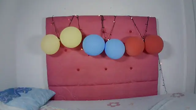 Snapshot of Mia_Suarez7 chatting on 07-04-26, 12:06 Mia Suarez7 online show from 07-04-26, 12:06