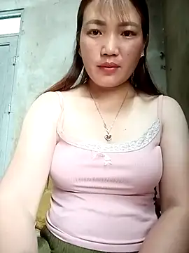 Snapshot of Nunaa2x chatting on 05-21-26, 04:52 Nunaa2x online show from 05-21-26, 04:52
