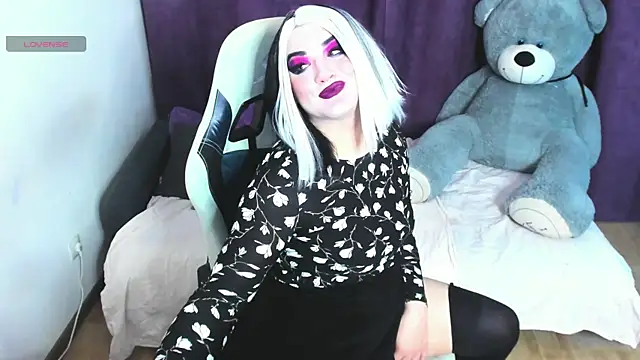 Snapshot of sexxx-queen chatting on 05-19-26, 02:23 sexxx-queen online show from 05-19-26, 02:23