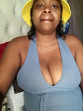 Snapshot of bigboobylicious chatting on 04-07-26, 07:20 bigboobylicious online show from 04-07-26, 07:20