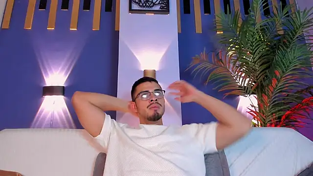 Snapshot of Jay_Grip chatting on 03-19-26, 07:40 Jay Grip online show from 03-19-26, 07:40