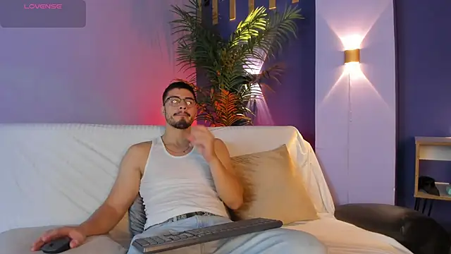 Snapshot of Jay_Grip chatting on 04-08-26, 03:56 Jay Grip online show from 04-08-26, 03:56