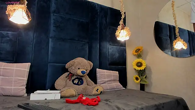 Laura Miller1 online show from 04-10-26, 08:35