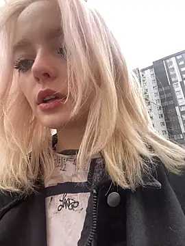 Snapshot of aka_Blonde chatting on 05-15-26, 08:21 aka Blonde online show from 05-15-26, 08:21