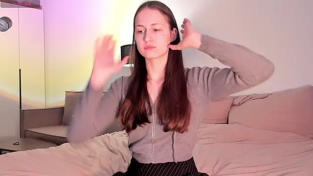 julie qwerty online show from 03-17-26, 01:25