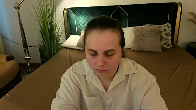 MikaFoxy online show from 04-06-26, 05:30