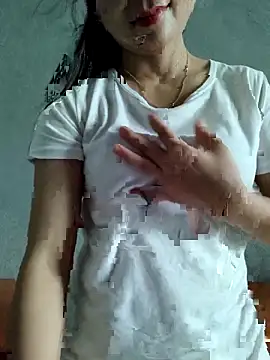 Snapshot of Vanvan68xx chatting on 04-15-26, 02:40 Vanvan68xx online show from 04-15-26, 02:40