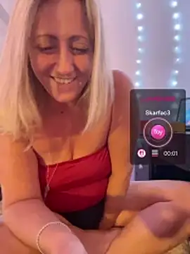 Snapshot of FoxyMillie chatting on 06-15-26, 07:10 FoxyMillie online show from 06-15-26, 07:10