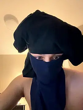 Snapshot of sissybitchslut chatting on 01-11-26, 04:06 sissybitchslut online show from 01-11-26, 04:06