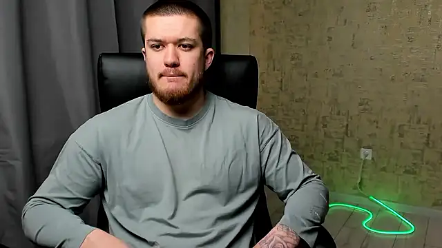 Snapshot of Well_boy chatting on 01-18-26, 01:04 Well boy online show from 01-18-26, 01:04