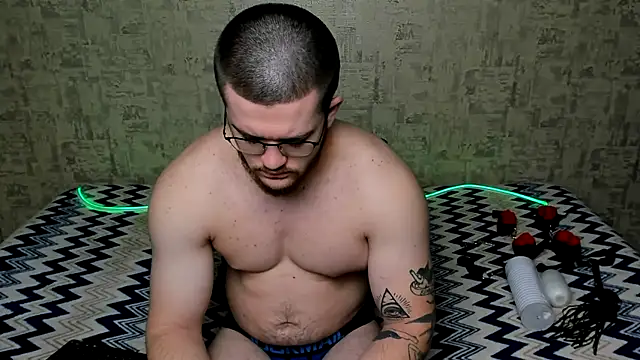 Snapshot of Well_boy chatting on 02-18-26, 06:15 Well boy online show from 02-18-26, 06:15