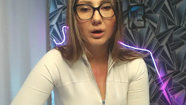 NikkiKiss    online show from 05-14-26, 12:50