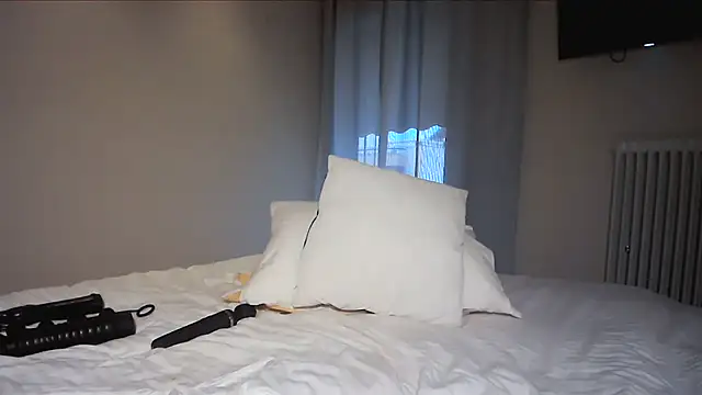 Snapshot of AlyssaFoxx_ chatting on 04-15-26, 04:30 AlyssaFoxx online show from 04-15-26, 04:30