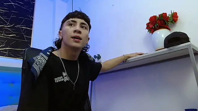 Snapshot of XanderGrey8 chatting on 02-09-26, 07:29 XanderGrey8 online show from 02-09-26, 07:29