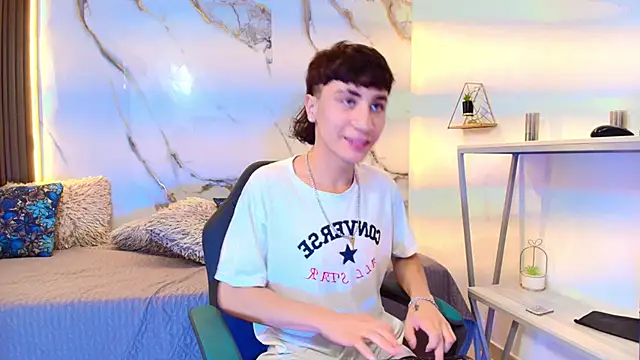 Snapshot of XanderGrey8 chatting on 02-24-26, 07:45 XanderGrey8 online show from 02-24-26, 07:45