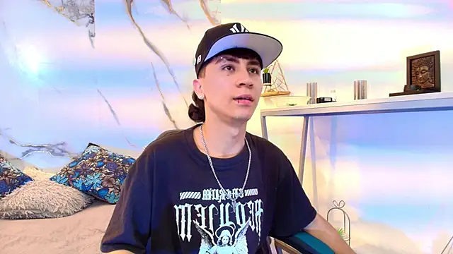 Snapshot of XanderGrey8 chatting on 02-25-26, 07:01 XanderGrey8 online show from 02-25-26, 07:01