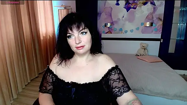 Snapshot of Victoria_booth chatting on 07-16-26, 12:00 Victoria booth online show from 07-16-26, 12:00