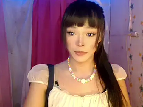Snapshot of mariadeluxe chatting on 04-17-26, 10:40 mariadeluxe online show from 04-17-26, 10:40