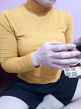 Snapshot of Phoebe-e chatting on 02-05-26, 01:38 Phoebe-e online show from 02-05-26, 01:38