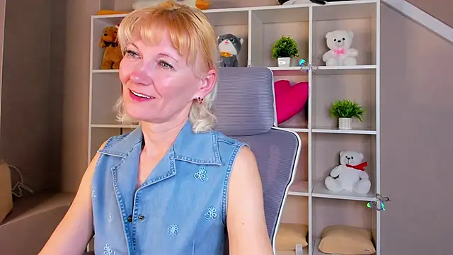 Julie Lucas online show from 04-07-26, 12:33