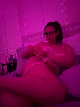 Snapshot of cartierprincess chatting on 02-02-26, 01:37 cartierprincess online show from 02-02-26, 01:37