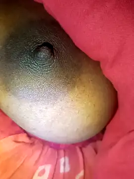 Snapshot of AFRUJA95 chatting on 01-18-26, 10:35 AFRUJA95 online show from 01-18-26, 10:35