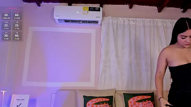 Snapshot of liaamoon_ chatting on 05-01-26, 12:43 liaamoon online show from 05-01-26, 12:43